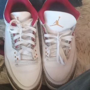 Jordan retro 3 cardinal red